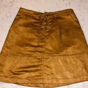 Women's Skirt LAUREN CONRAD size 4 camel colored faux suede skirt